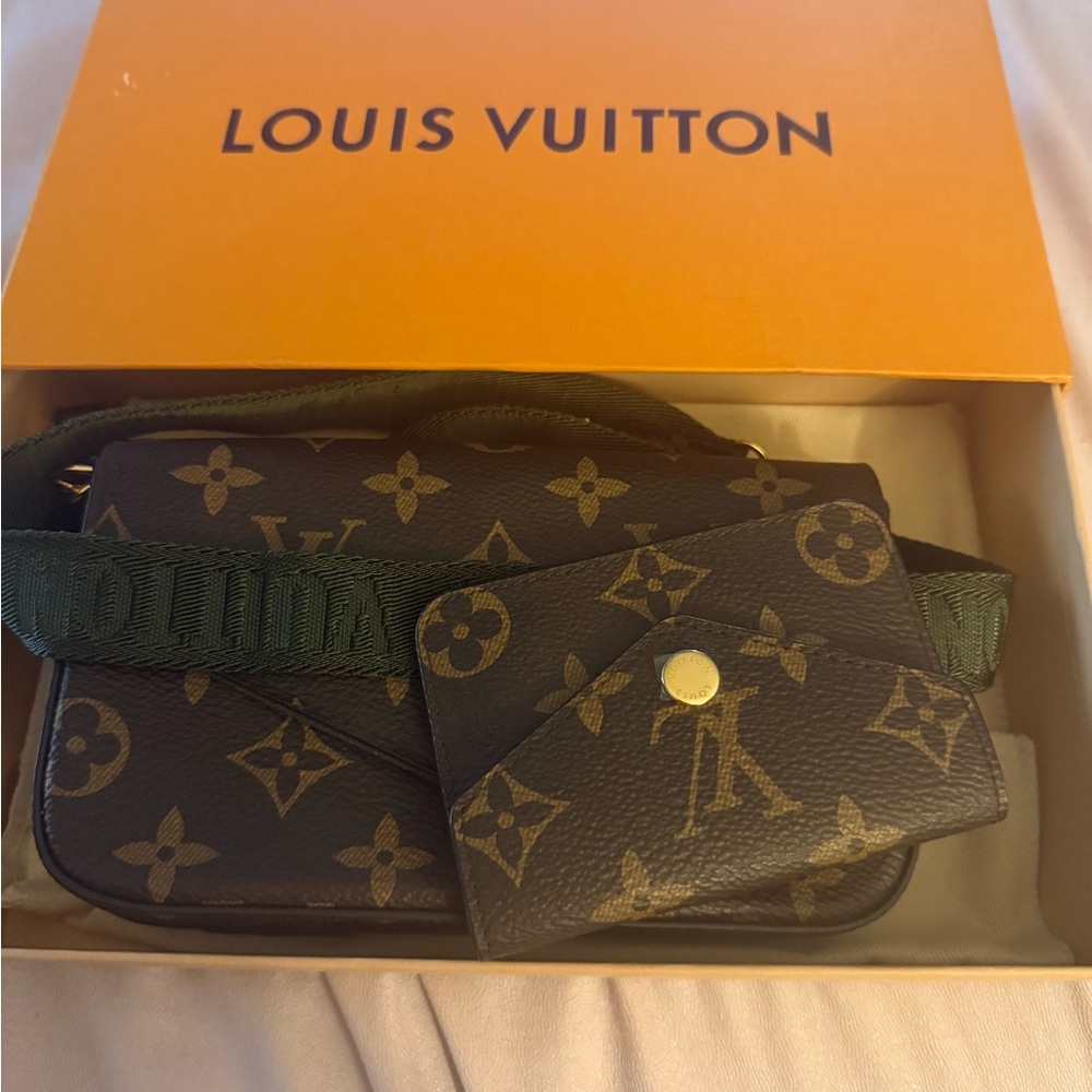 Louis Vuitton Monogram Crossbody Bag and Wallet Set-Strap N Go. Gently used.